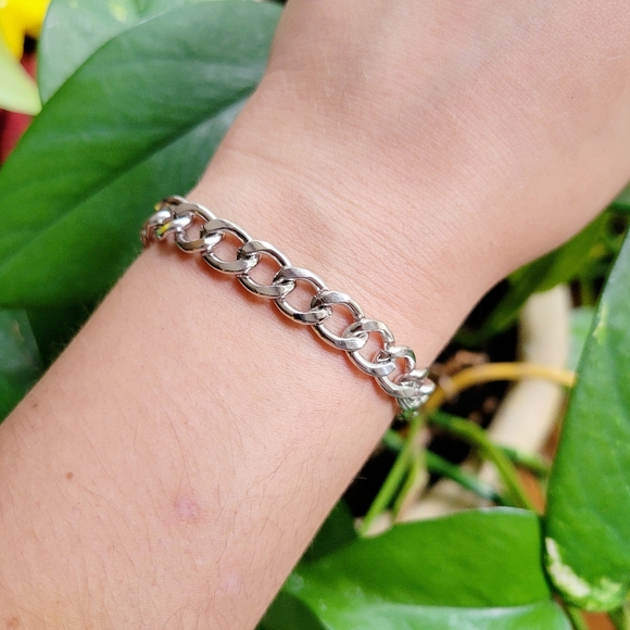 Classic Silver Chain Link Bracelet - Picture 2 of 7